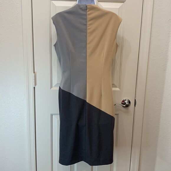 Calvin Klein Size 8 V Neck Short Sleeve Gray Tan Waist Slimming Woman’s Dress - Picture 5 of 10